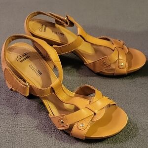 💚CLARKS CUSHION SANDALS